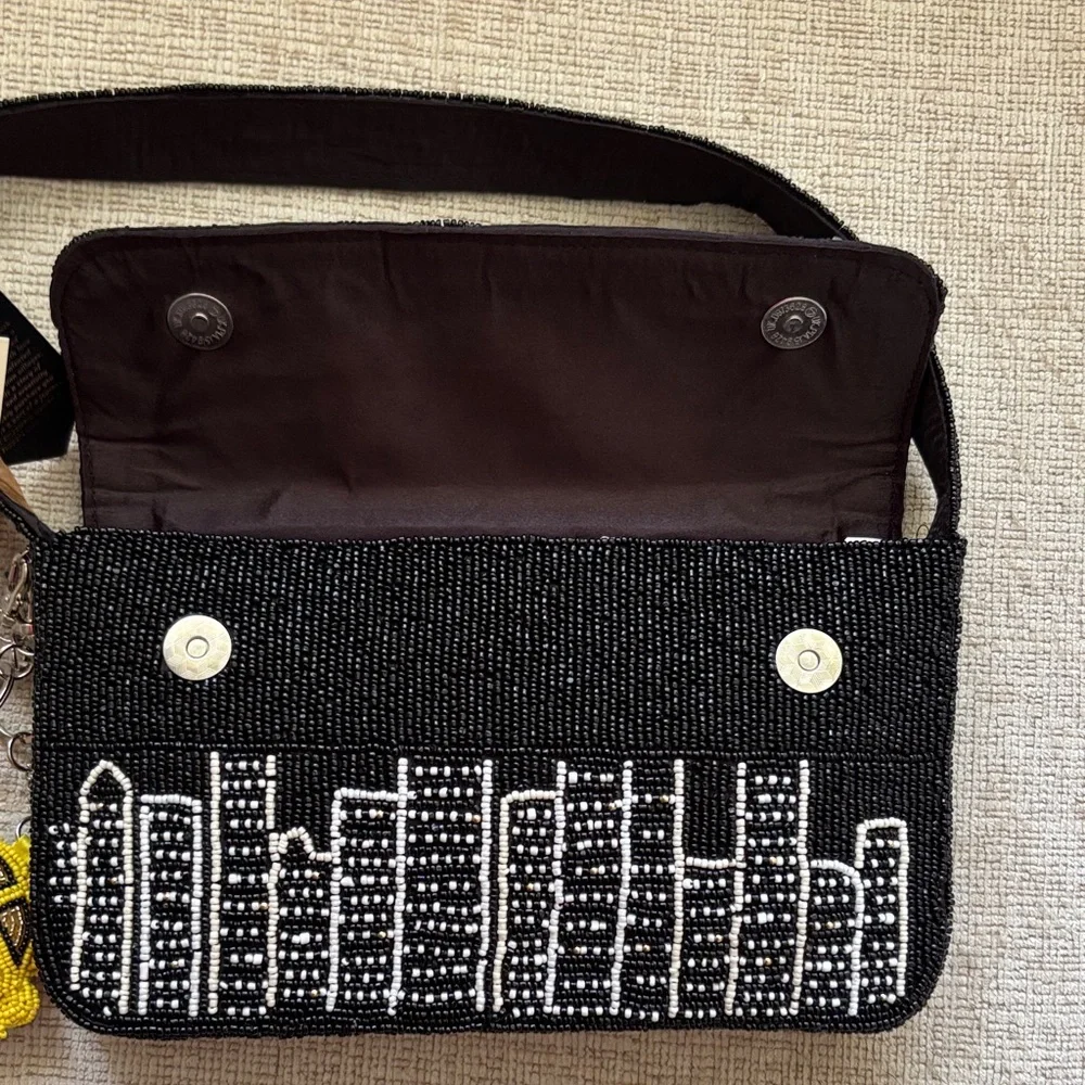Viral Black Beaded NYC Cityscape Shoulder Bag - Picture 5 of 8